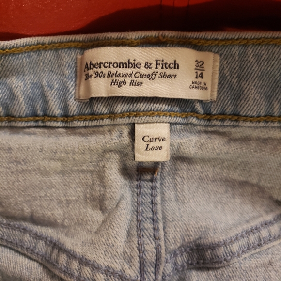 ABERCROMBIE & FITCH 90s Relaxed Cutoff Short High Rise Curve Love Light Wash 14 - Picture 8 of 9